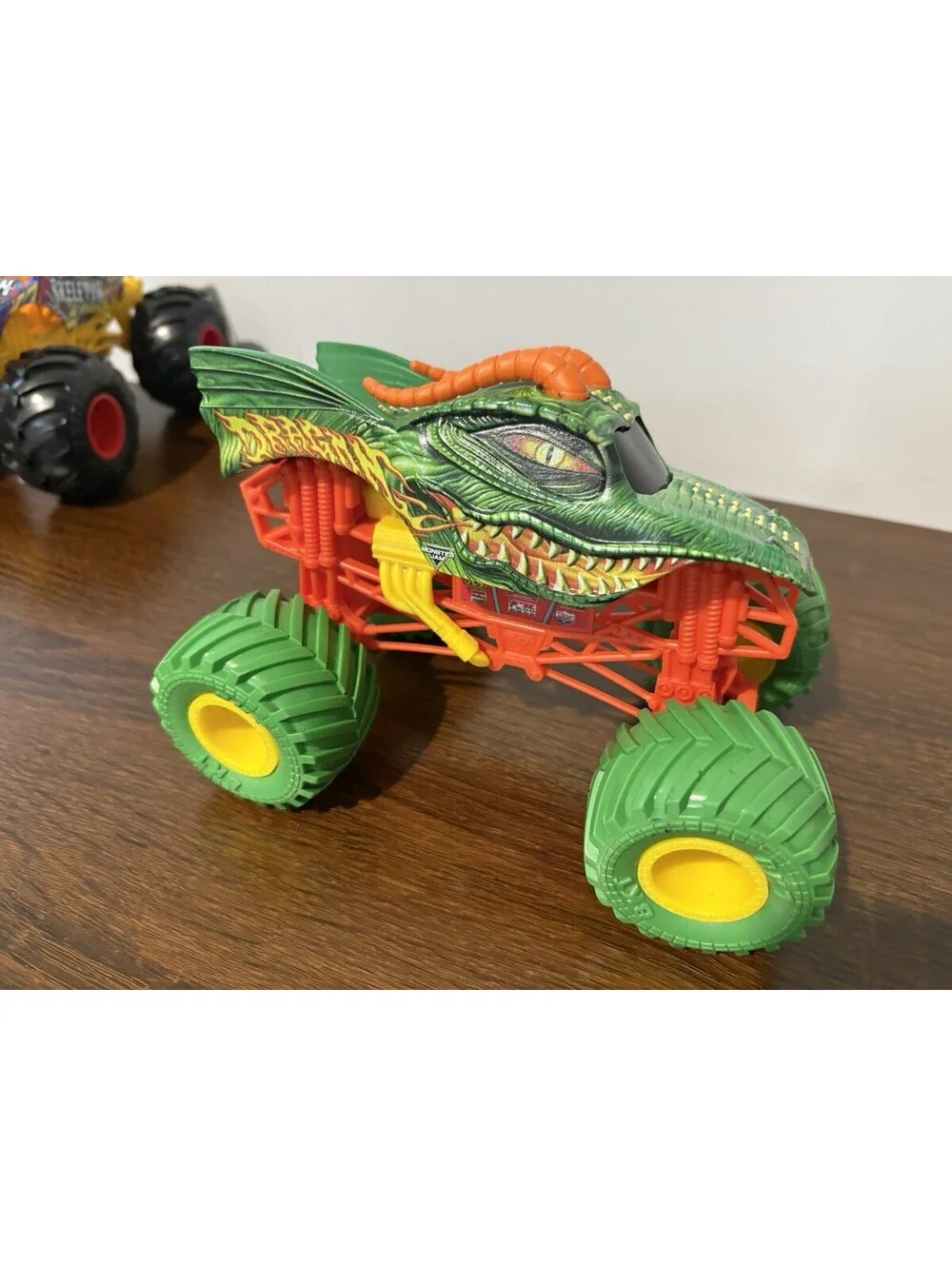 Monster Jam Official Dragon Monster Truck 1:24 Scale Green Orange Yellow